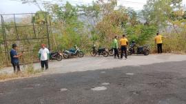 SEMANGAT GOTONG ROYONG, FORKOMPIMKAP NGIPAR DAN MASYARAKAT BERSIHKAN TAMAN DESA SERTA JALAN ERENG-ER